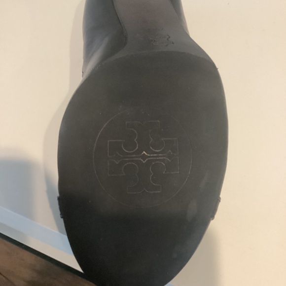 Tory Burch Romy Patent Cap Toe Bow Logo Heels Black Ruffle Size 7.5 M - Picture 10 of 12